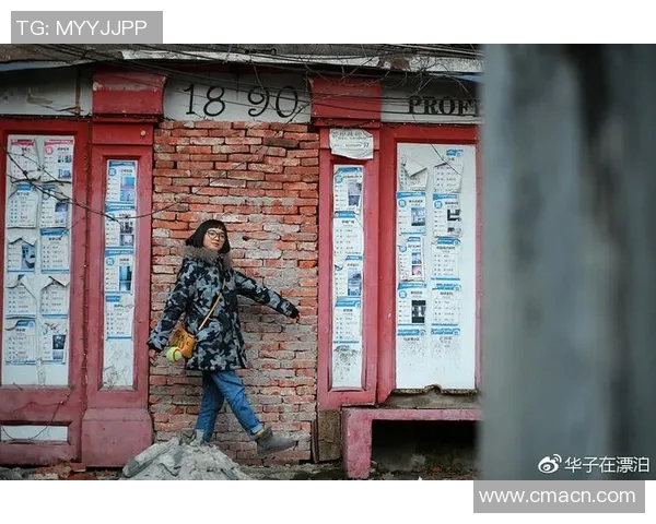 华子怒斥网红利用孩子炒作网红反击称其虚伪不配关心