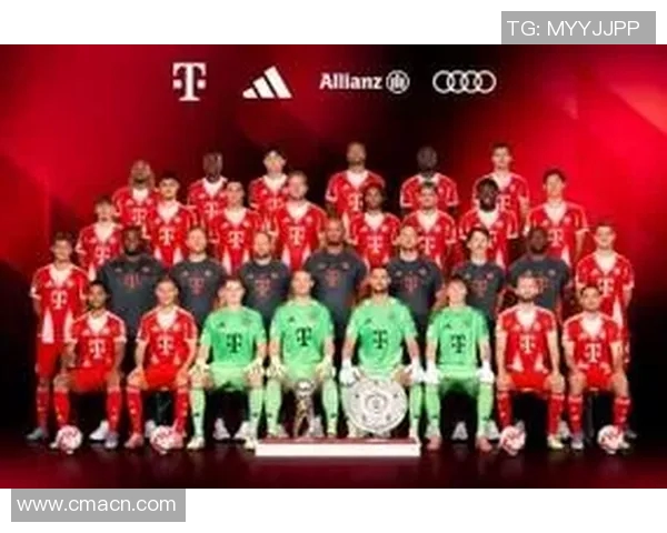 拜仁25-26赛季全家福揭晓夏窗四新援与德超杯奖杯沙拉盘同框亮相 拜仁25-26赛季全家福揭晓夏窗四新援与德超杯奖杯沙拉盘同框亮相