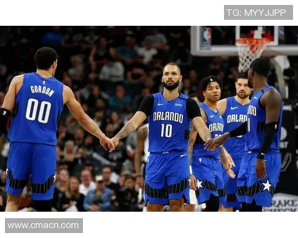 男友圣诞后频频现身魔术主场引发热议粉丝纷纷猜测背后故事